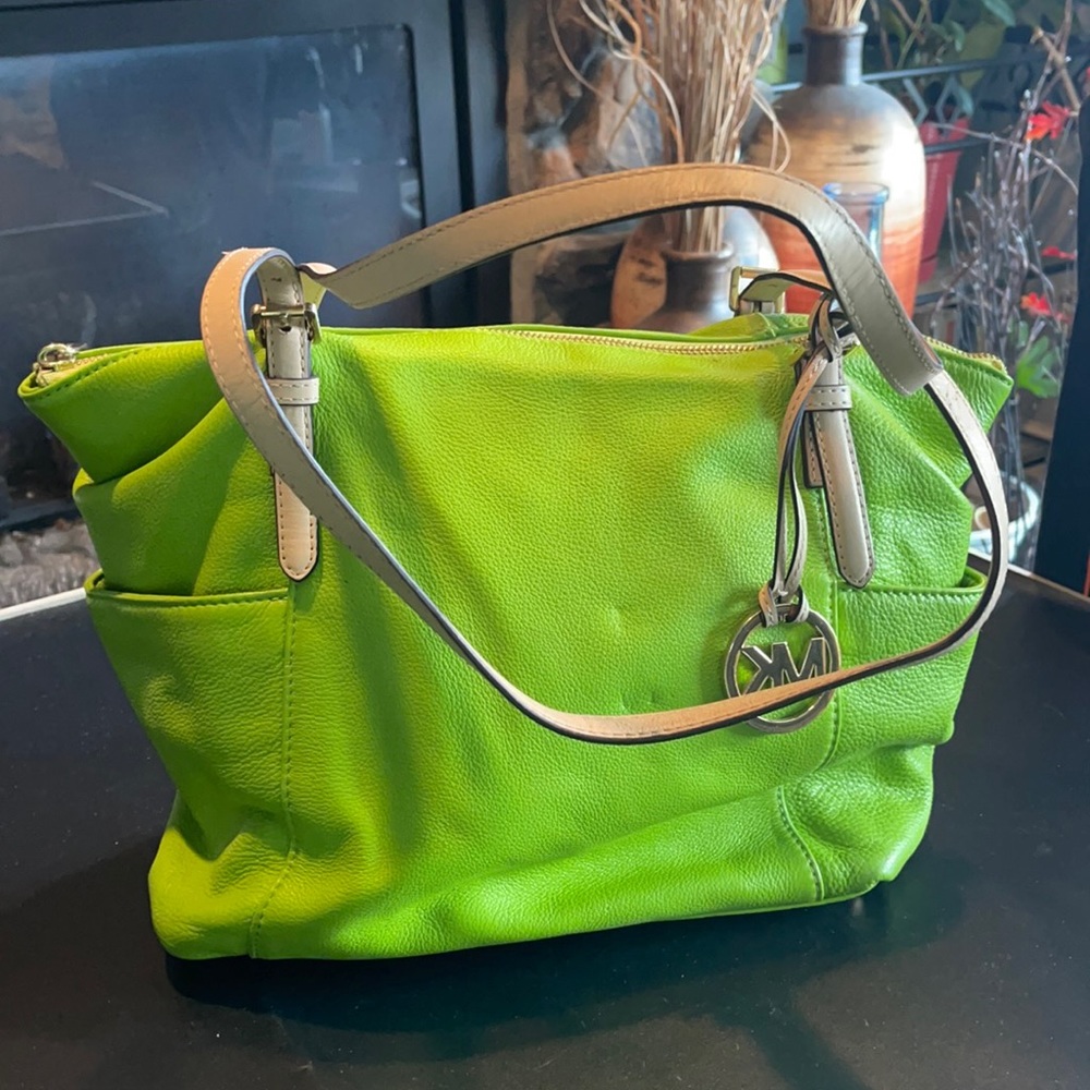 Michael Kor shoulder bag. 15X10X4